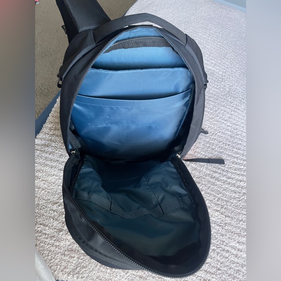 Osprey Aphelia 26L Laptop Backpack - Picture 4 of 9